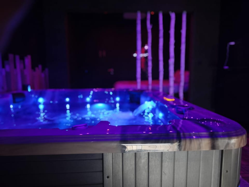 Night, Hot Tub
