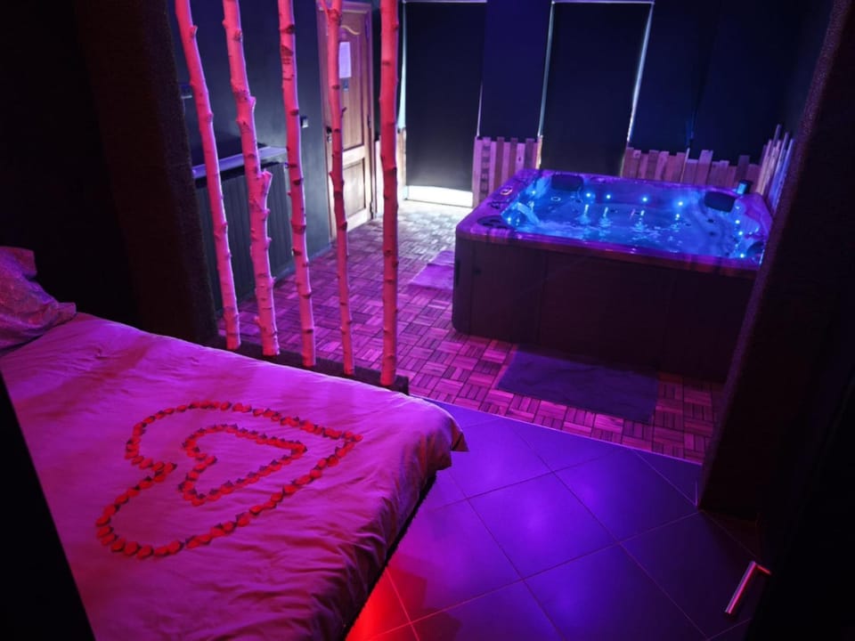 Hot Tub, Hot Tub, Photo of the whole room