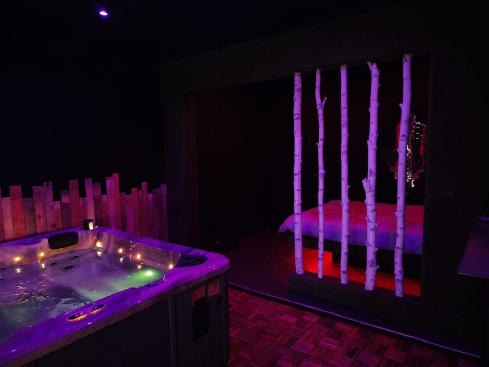 Hot Tub, Bedroom