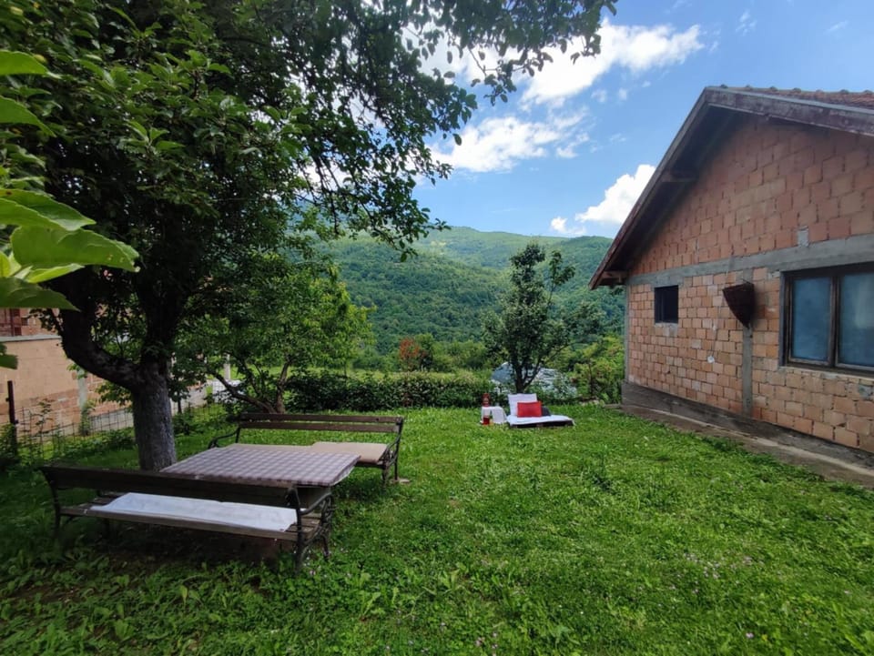Honeyhouse Tjentiste, Foca House in Federation of Bosnia and Herzegovina