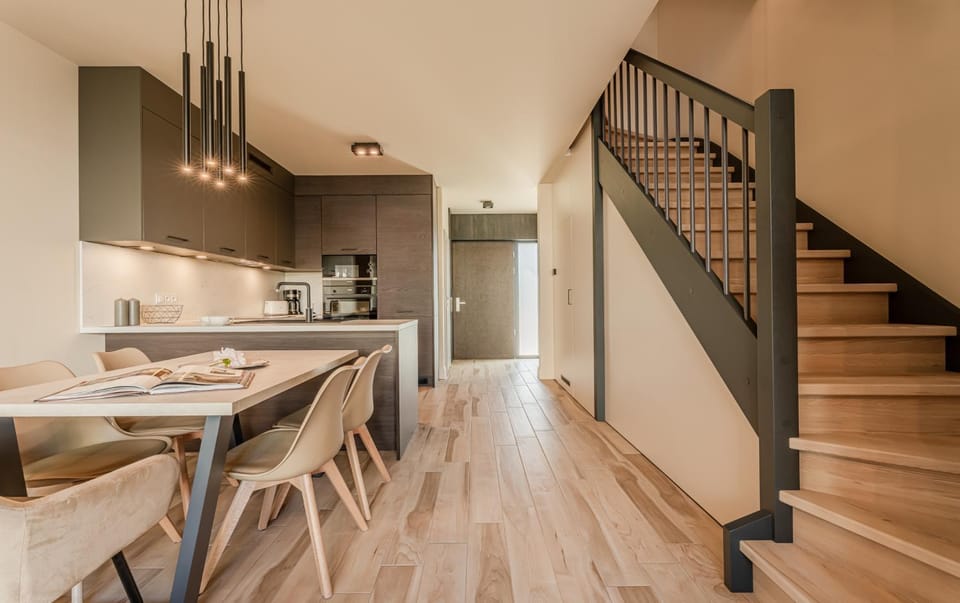 Facade/entrance, Dining area, kitchen