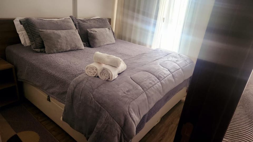 Photo of the whole room, Bedroom, towels