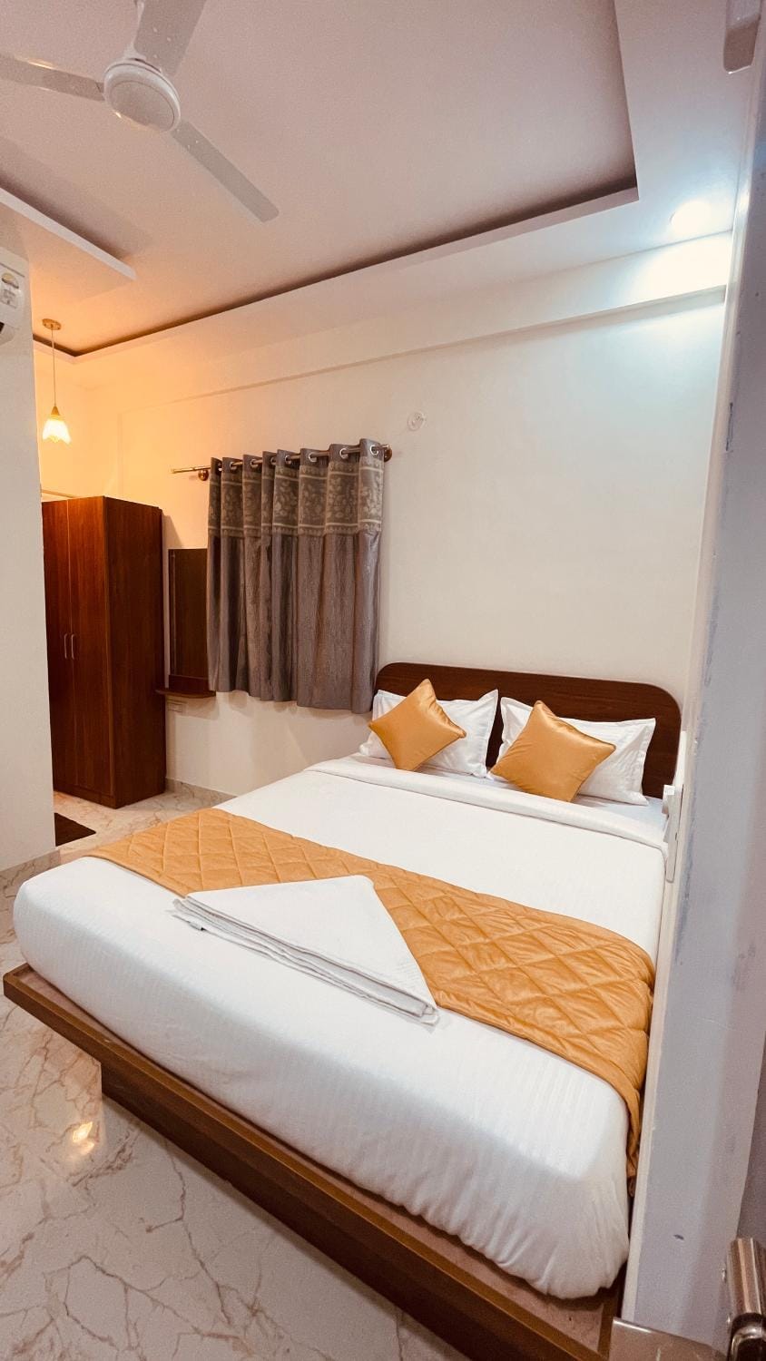 Bed, Photo of the whole room, Bedroom, wardrobe