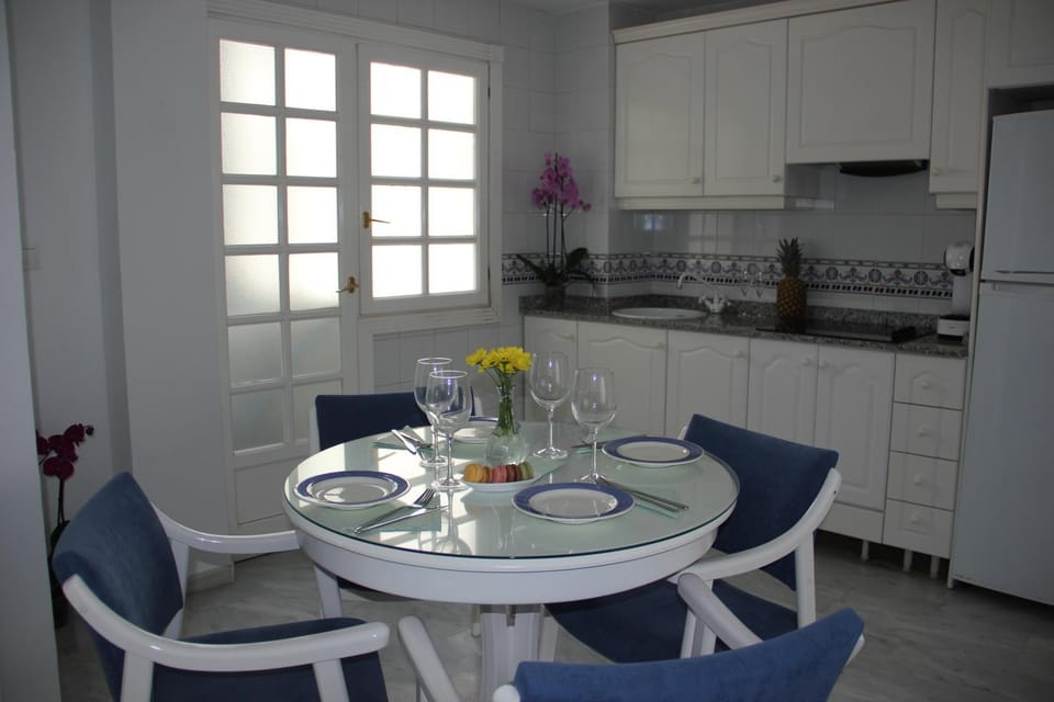 Duquesa beach, sea view, pool, wifi Apartment in Torrevieja