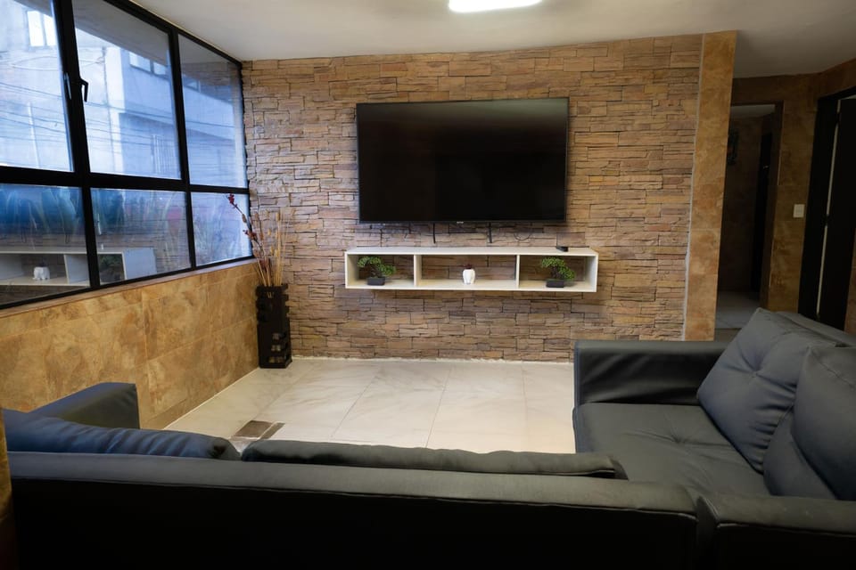 Communal lounge/ TV room, TV and multimedia