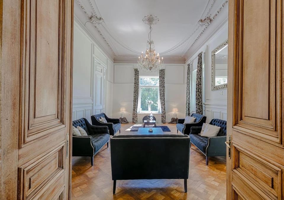 Château Chevalier des Montys Bed and Breakfast in Wallonia, Belgium