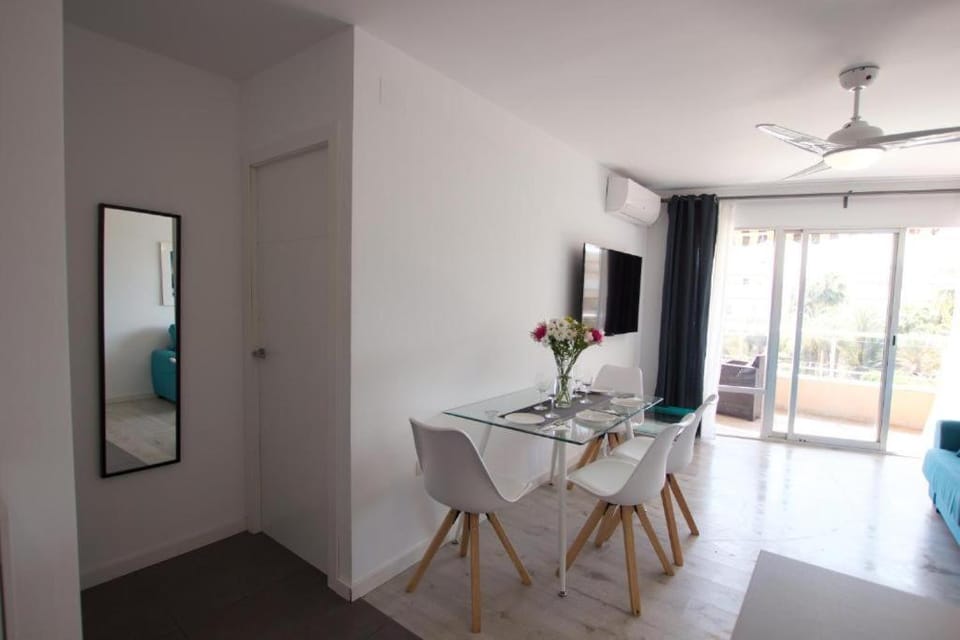 El Palmeral, Sea view, wifi, pool seasonal 15june-15sept Apartment in Torrevieja