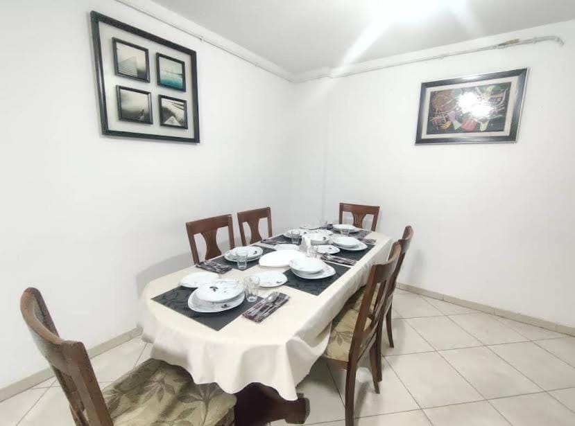 IMMO SERVICES Appartement T4 Oran Centre Apartment in Oran