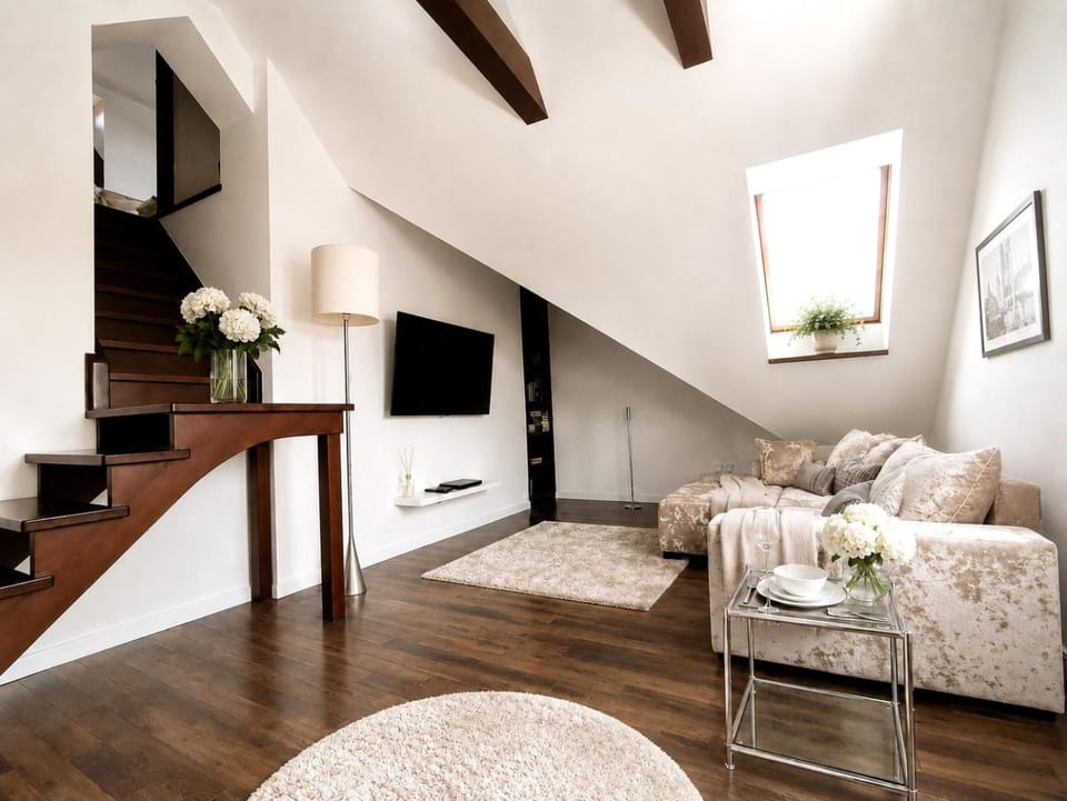 Nearby landmark, TV and multimedia, Living room, Seating area, Landmark view