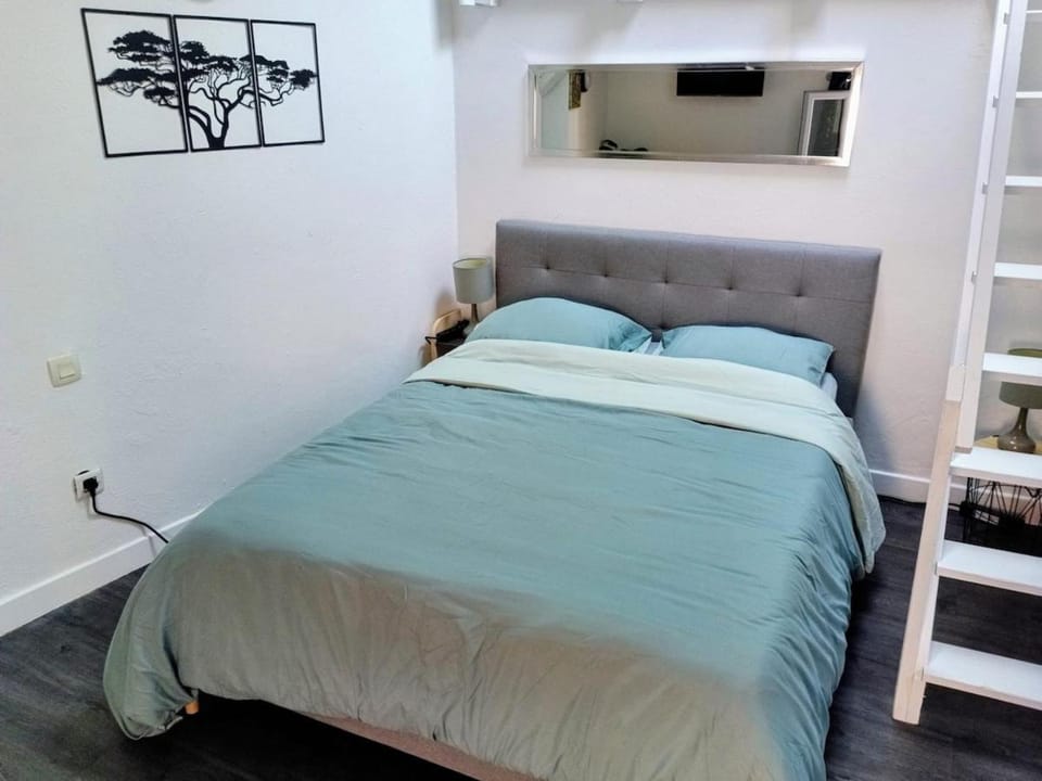 Bed, Bedroom