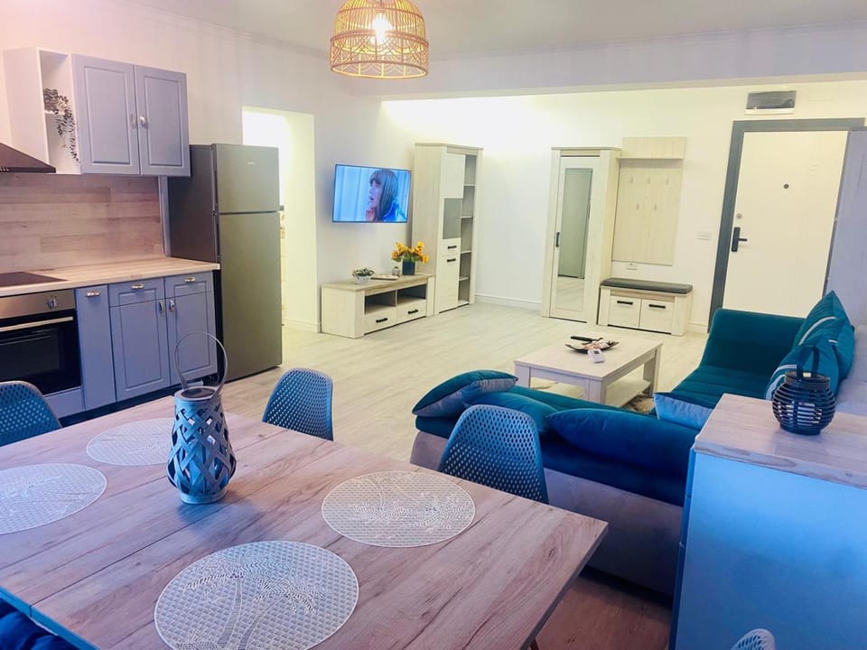 Kitchen or kitchenette, Living room, Seating area, Dining area, minibar, oven, pet friendly, stove