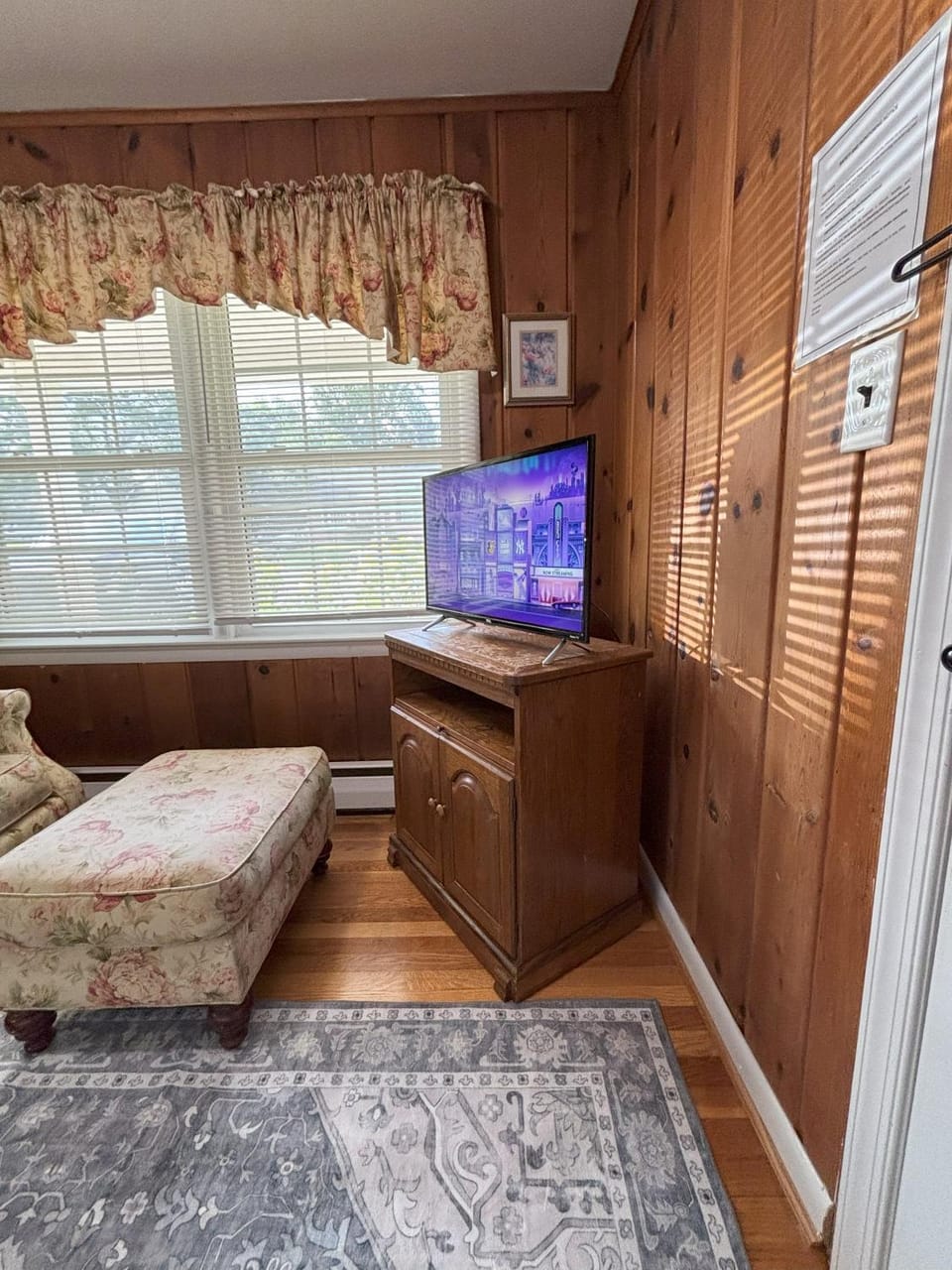M1 - Twin Private Room with Shared Bathroom Vacation rental in White Oak