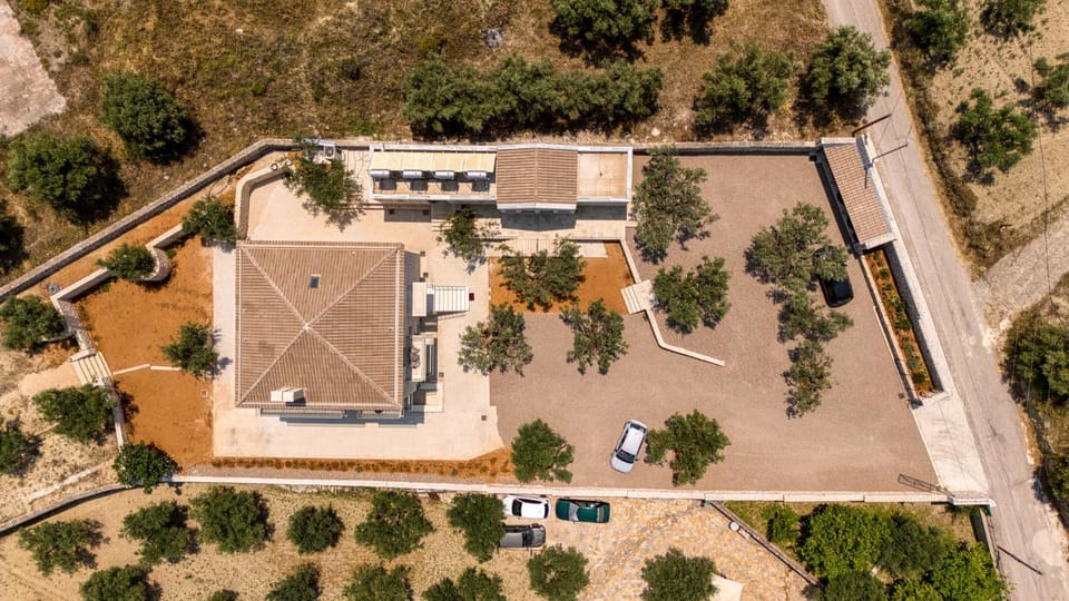 Property building, Bird's eye view, Street view, Location