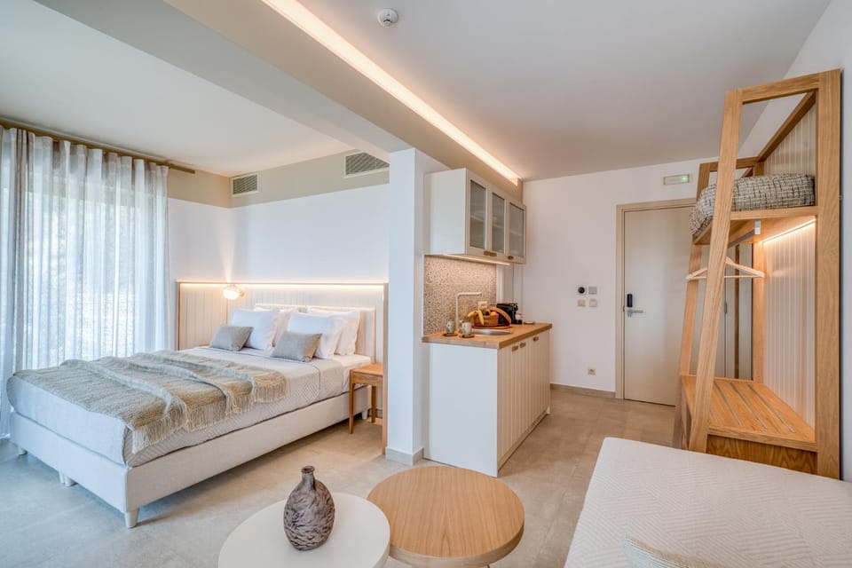 Bed, Photo of the whole room, Decorative detail, Bedroom, wardrobe, kitchen, air conditioner