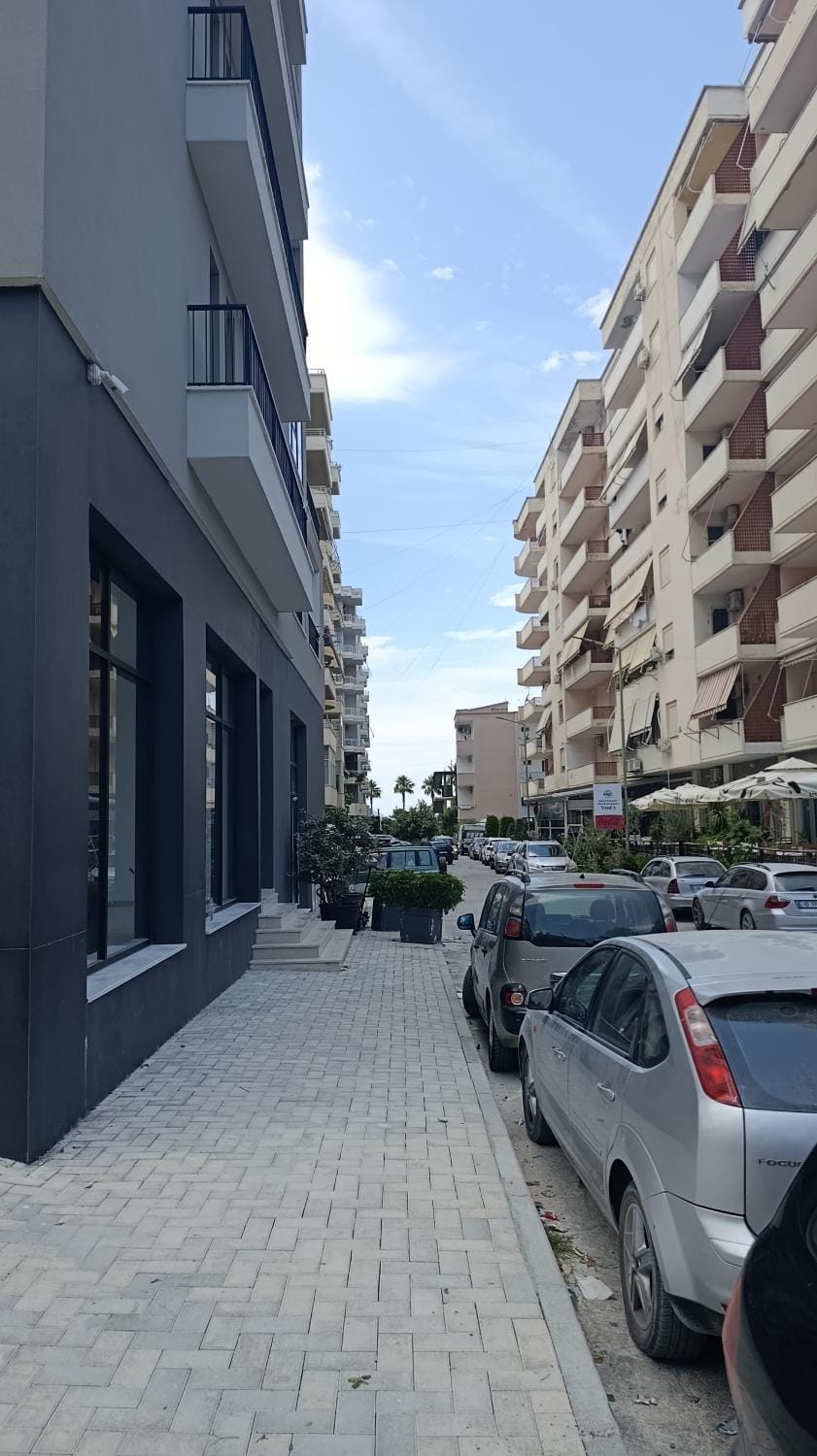 Property building, Off site, Day, Neighbourhood, Street view, Location, Quiet street view, Parking