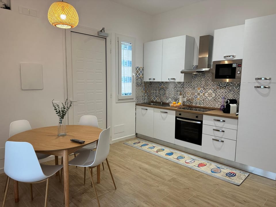 Kitchen or kitchenette, Dining area, dishwasher, oven, stove