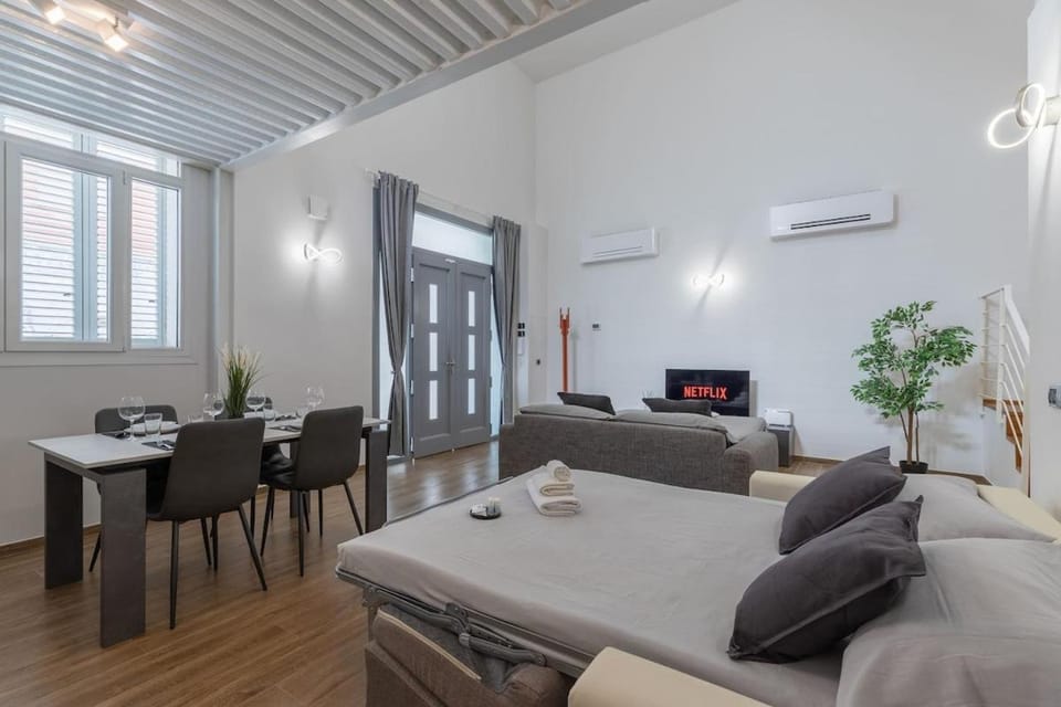 Valentini Luxury Loft-18 by train to Florence-PARKING FREE Apartment in Prato