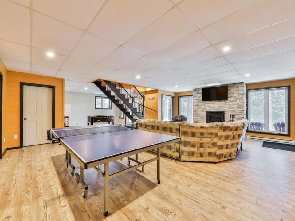 Le Grand Chene - Lake Spa & Forest Fun Chalet in Ontario