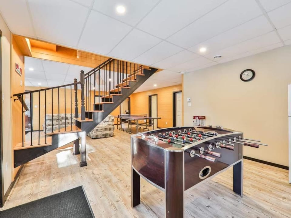 Le Grand Chene - Lake Spa & Forest Fun Chalet in Ontario