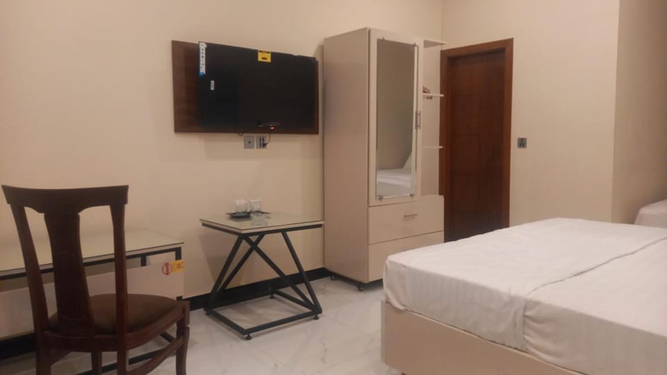 TV and multimedia, Bedroom, wardrobe