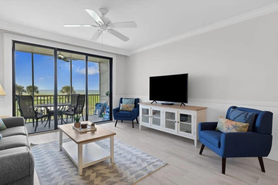 2004 Beach Villa - Captiva Two Bedroom Premier Beachfront Residence House in Sanibel Island