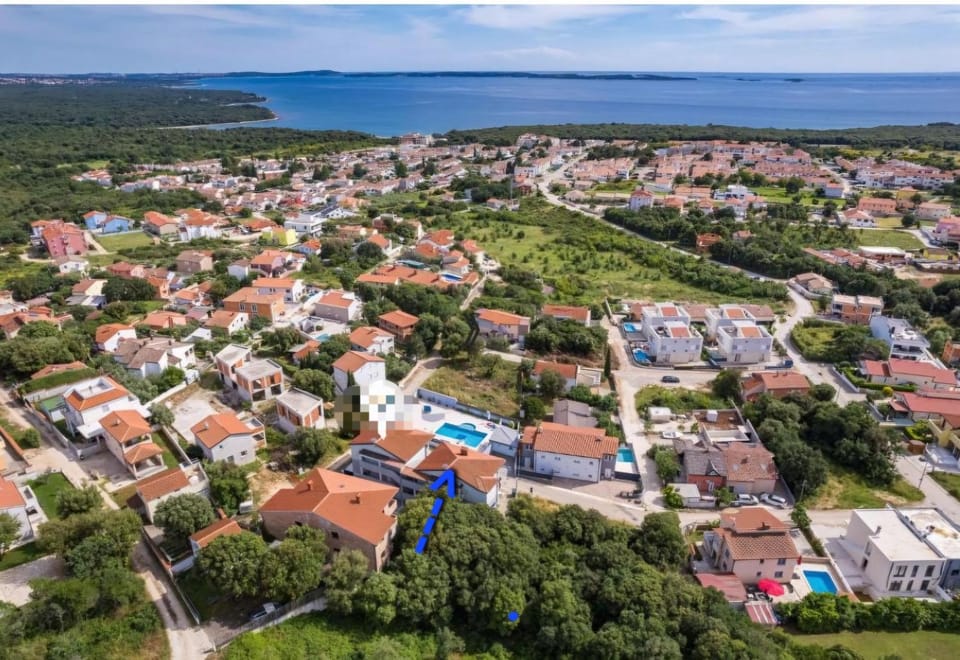 Natural landscape, Bird's eye view, City view, Pool view, Sea view, Street view