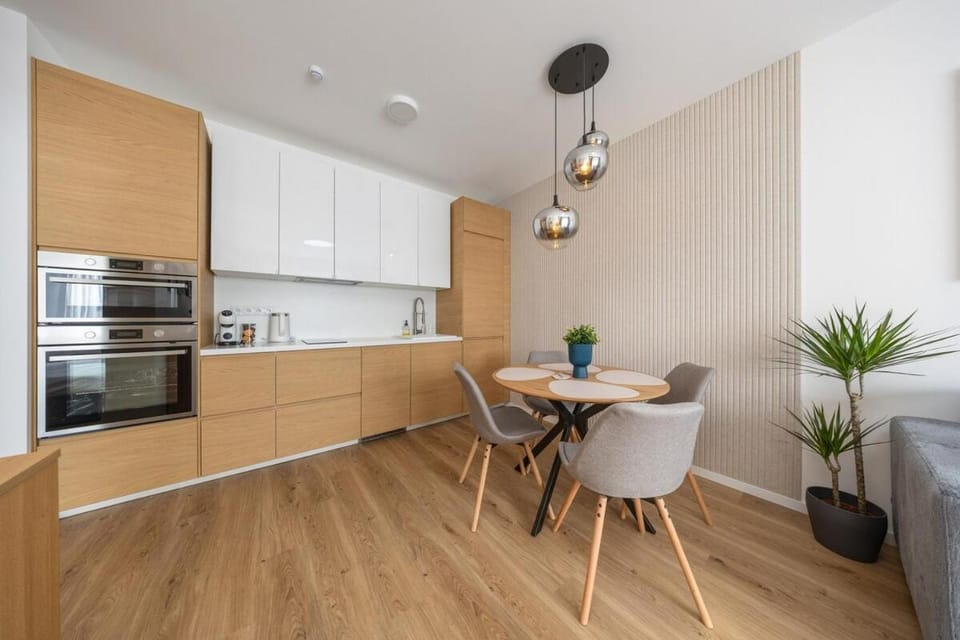 Kitchen or kitchenette, Dining area, dishwasher, minibar, oven, pet friendly, stove