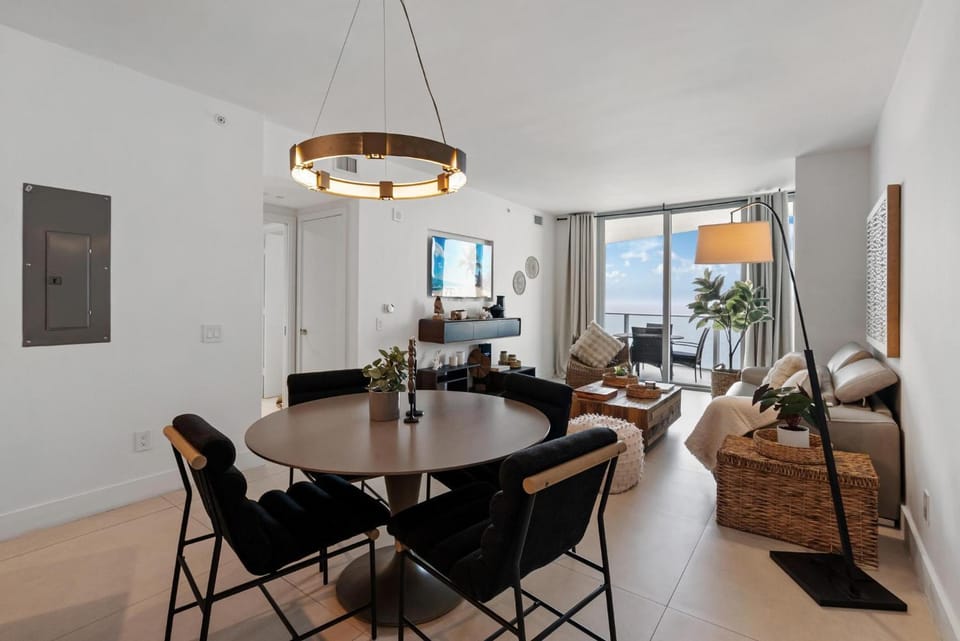 Cosy 1 Bedroom Breathtaking Ocean Views at LYFE Resort House in Hollywood Beach