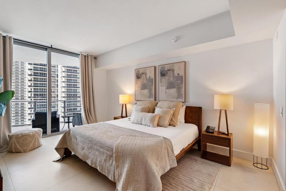 Cosy 1 Bedroom Breathtaking Ocean Views at LYFE Resort House in Hollywood Beach