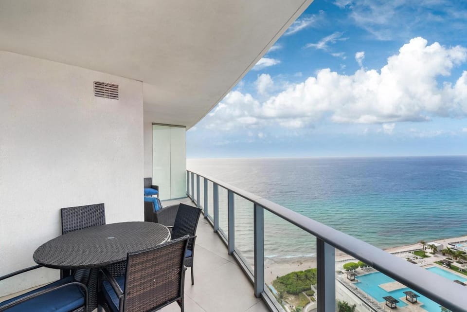 Heavenly Ocean Views 1 Bedroom Paradise House in Hollywood Beach