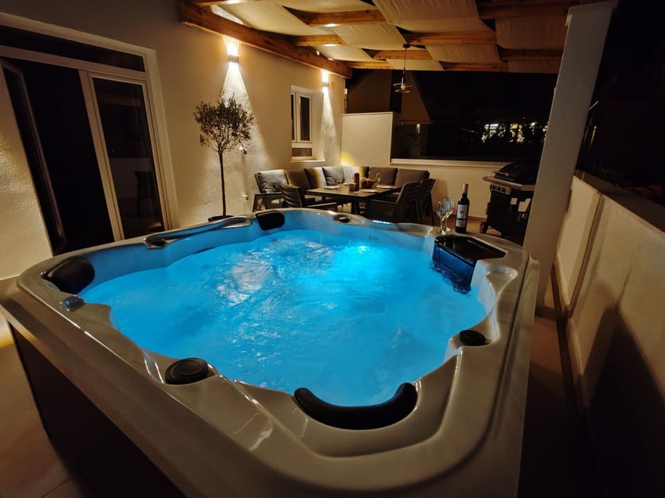 Night, Hot Tub