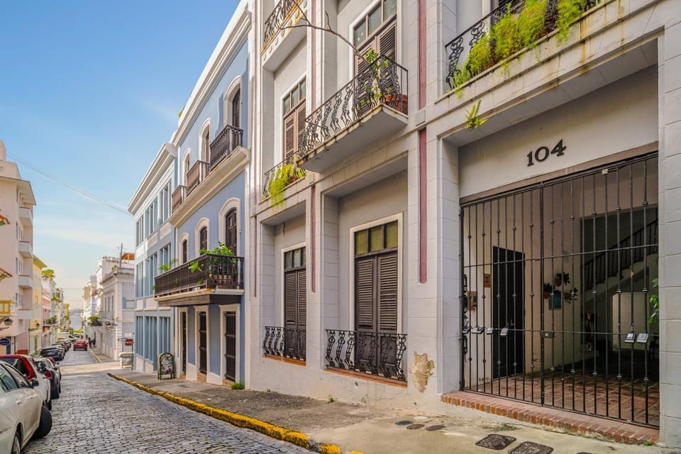 Property building, Day, Neighbourhood, City view, Street view, Location, Parking