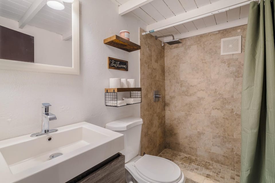 Shower, Bathroom, Bath, towels
