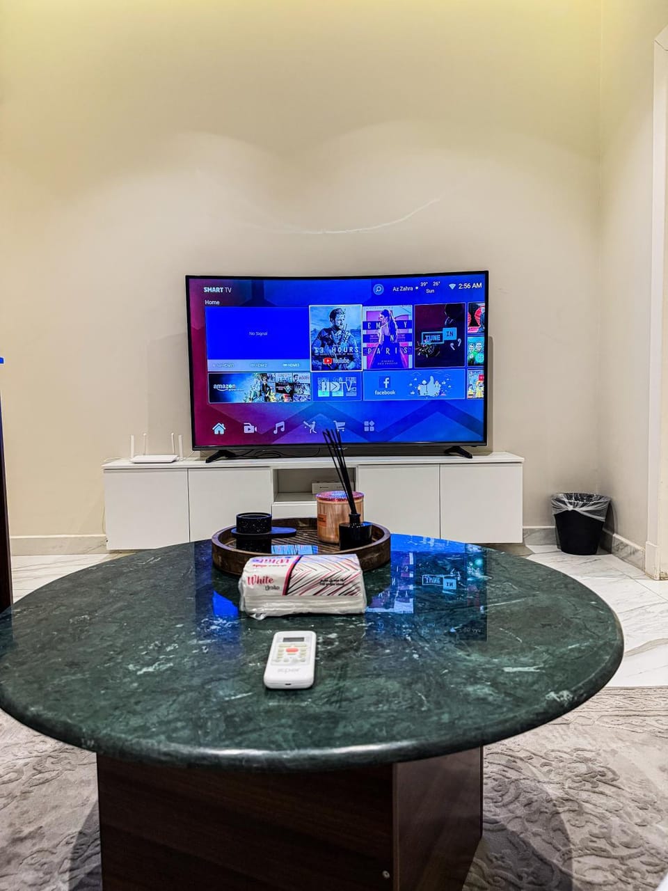 Communal lounge/ TV room, TV and multimedia, Living room, Evening entertainment, hair dresser