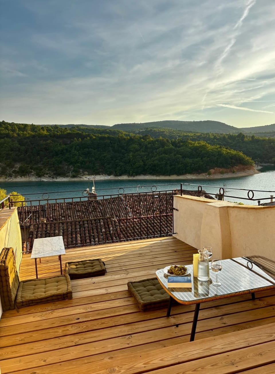 Natural landscape, Balcony/Terrace, Dining area, Lake view