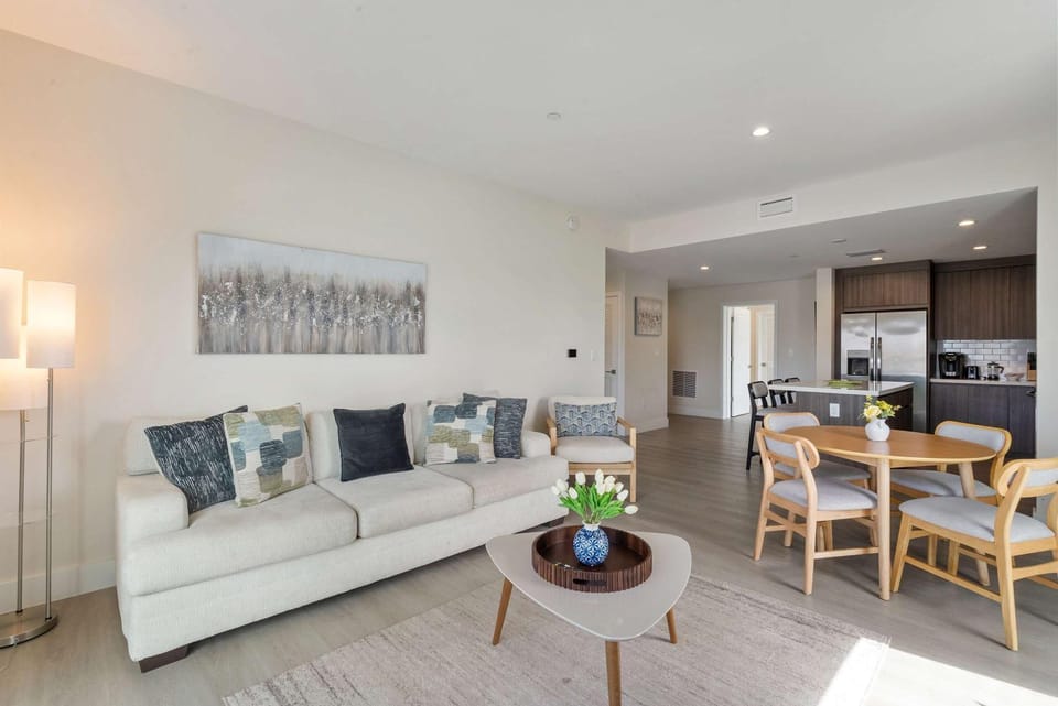Modern Cozy 2 bedroom FREE Parking & High Speed Wifi Apartment in Hollywood