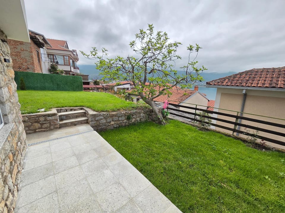 Property building, Natural landscape, Garden, Garden view, Mountain view