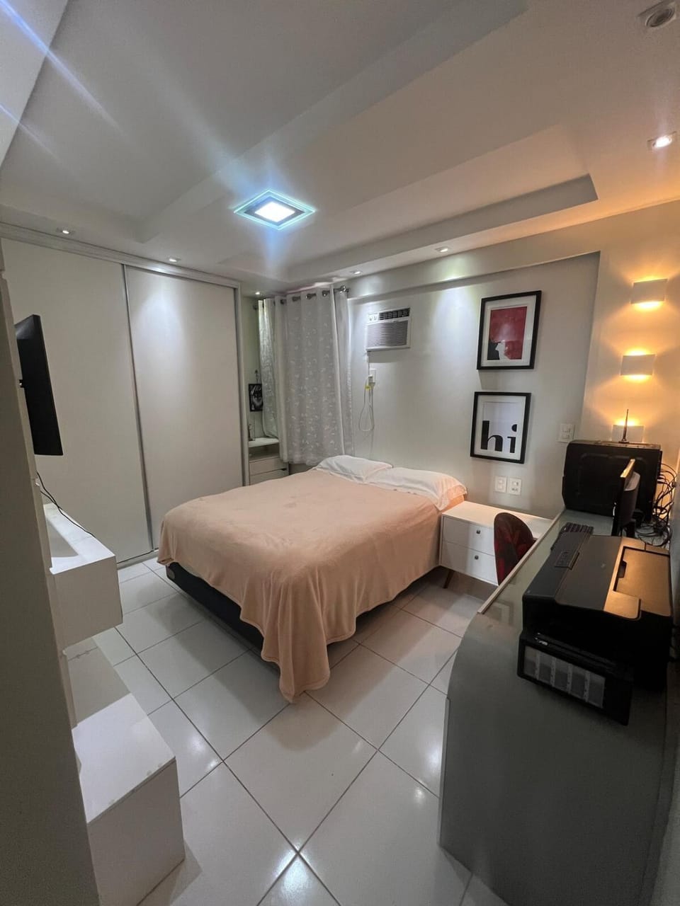 Bed, Photo of the whole room