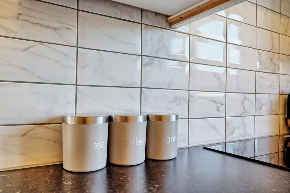 Stylish & Serene 2BR Terrace in Basildon Apartment in Scotland