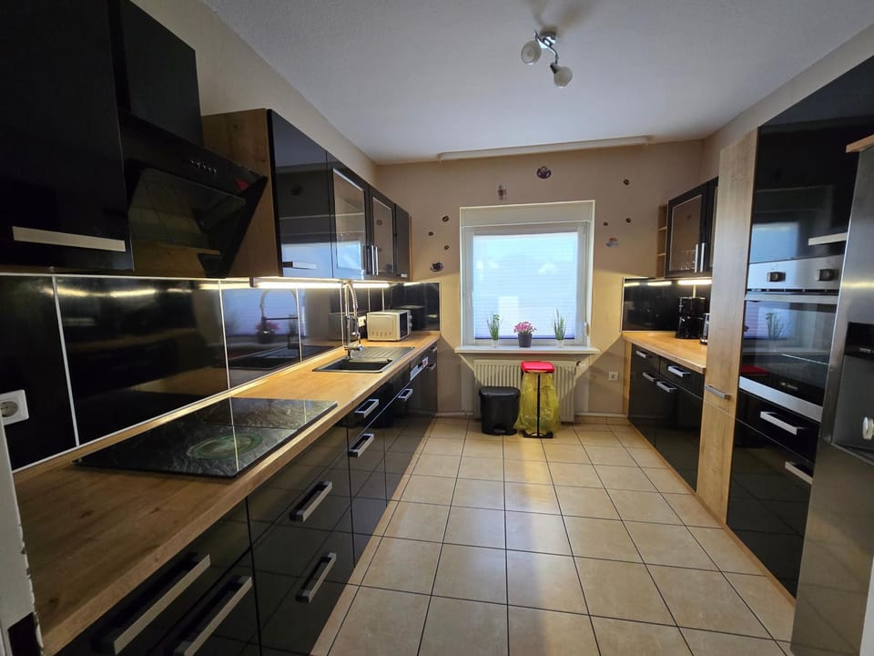 Kitchen or kitchenette, dishwasher, oven, pet friendly, stove