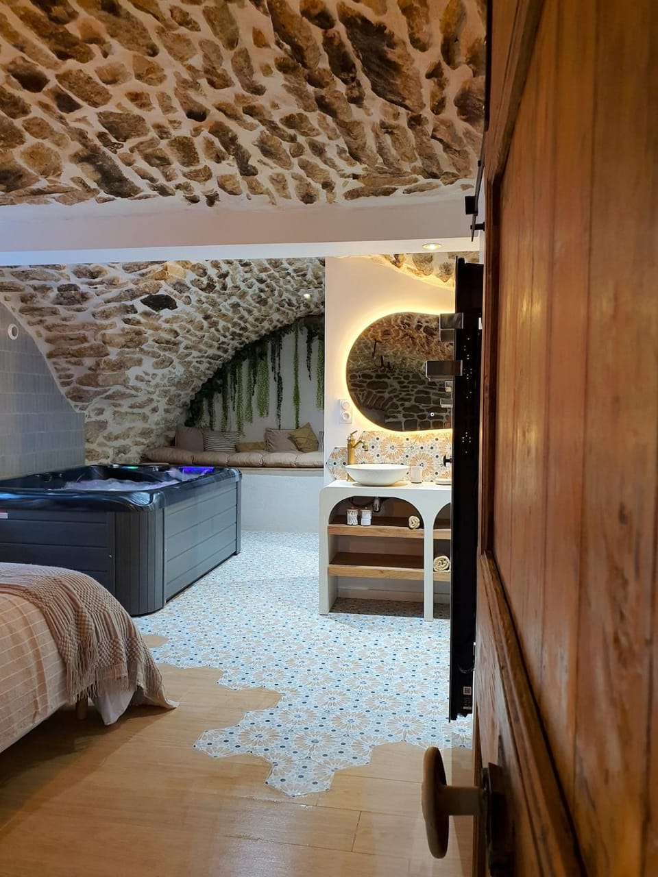 Photo of the whole room
