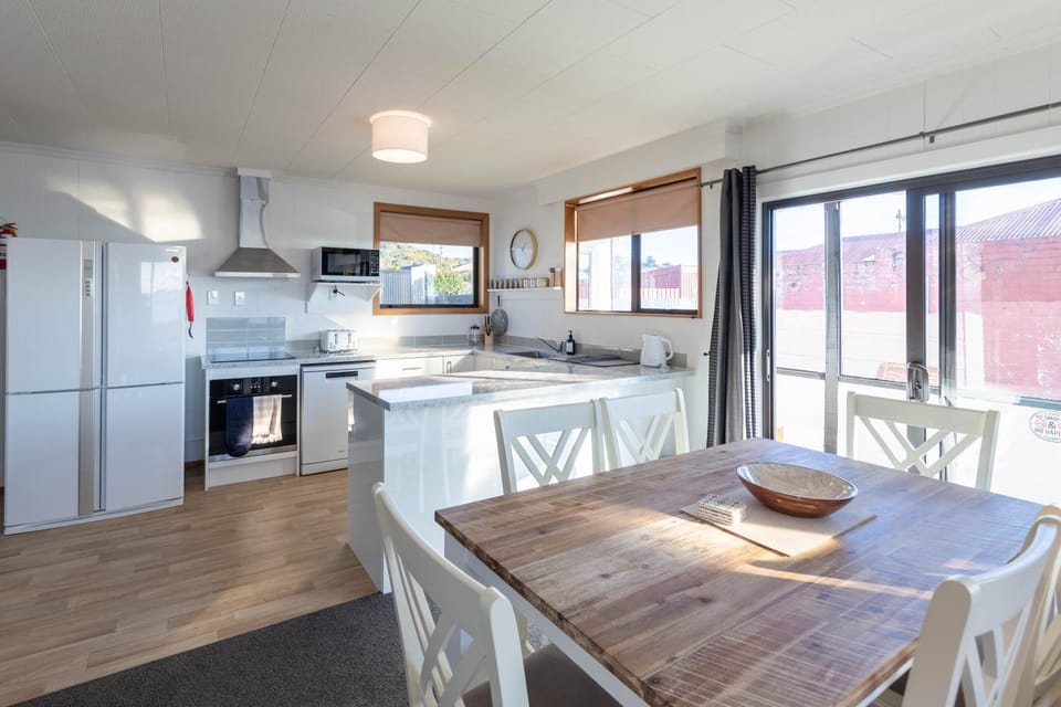 Dining area, kitchen