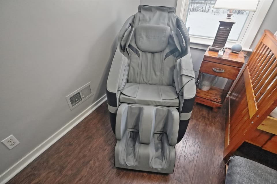 Frankenmuth Dawdy Haus with Hot Tub and Massage Chair 2 blocks from main street House in Frankenmuth