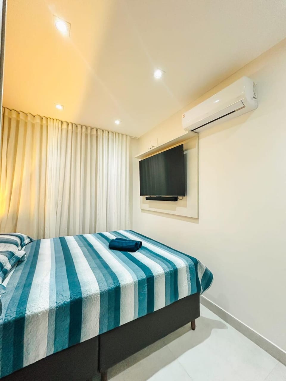 Bed, TV and multimedia, Bedroom, air conditioner