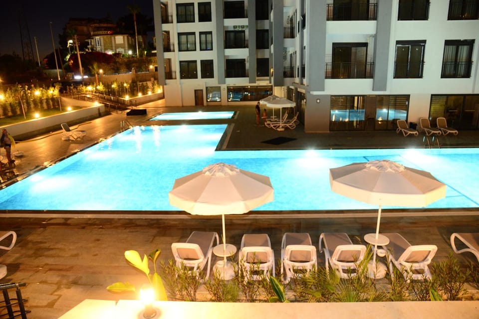 Property building, Night, Pool view, Swimming pool, sunbed