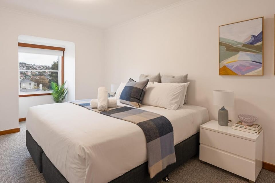 Central Cosy Townhouse and Parking House in Launceston