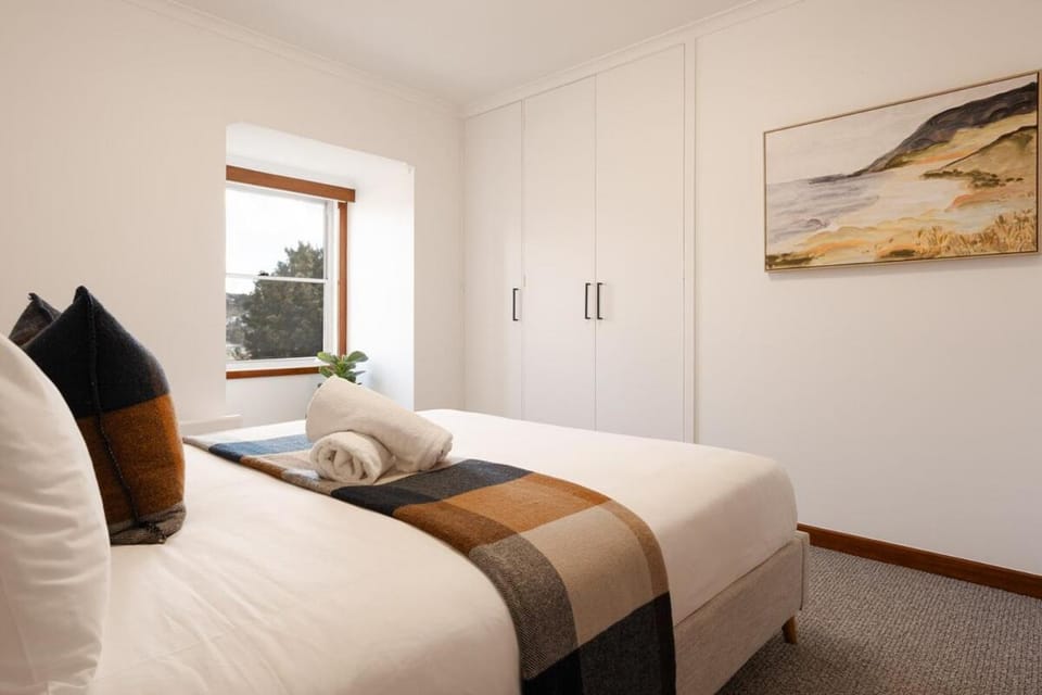 Central Cosy Townhouse and Parking House in Launceston