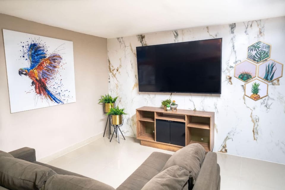 Communal lounge/ TV room, TV and multimedia, Living room, Seating area, Evening entertainment