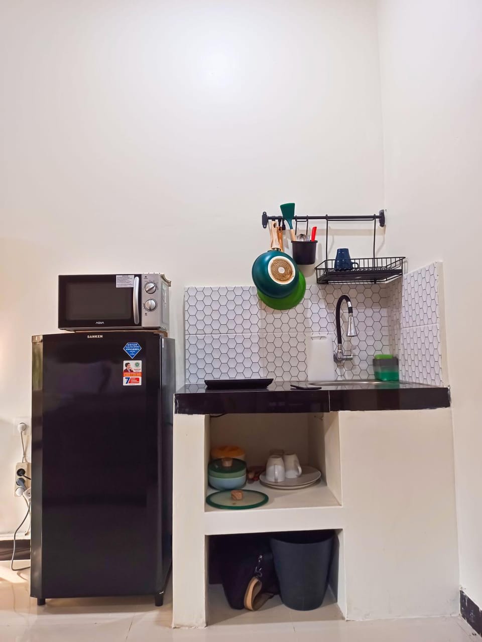 Kitchen or kitchenette, minibar, oven