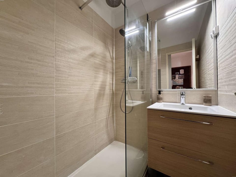 Appartement rénové calme avec accès plage à pied - 6 pers. - FR-1-845-2 Apartment in Sanary-sur-Mer